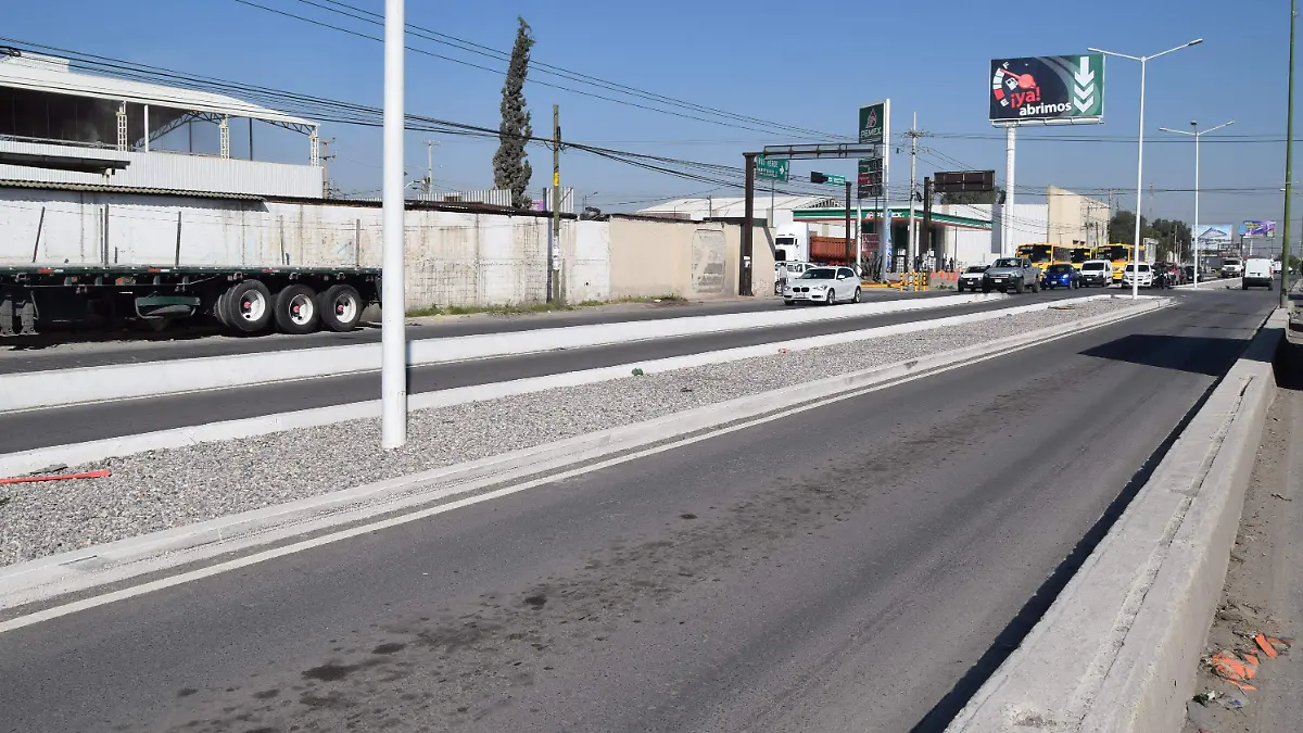 carril de metrobus en av industrias (2)